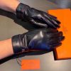 Hermes Soya Gloves In Black