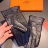 Hermes Soya Gloves In Black