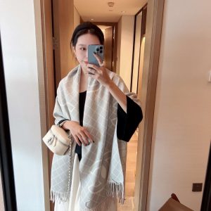 CHANEL CASHMERE SHEARLING SCARF GREY