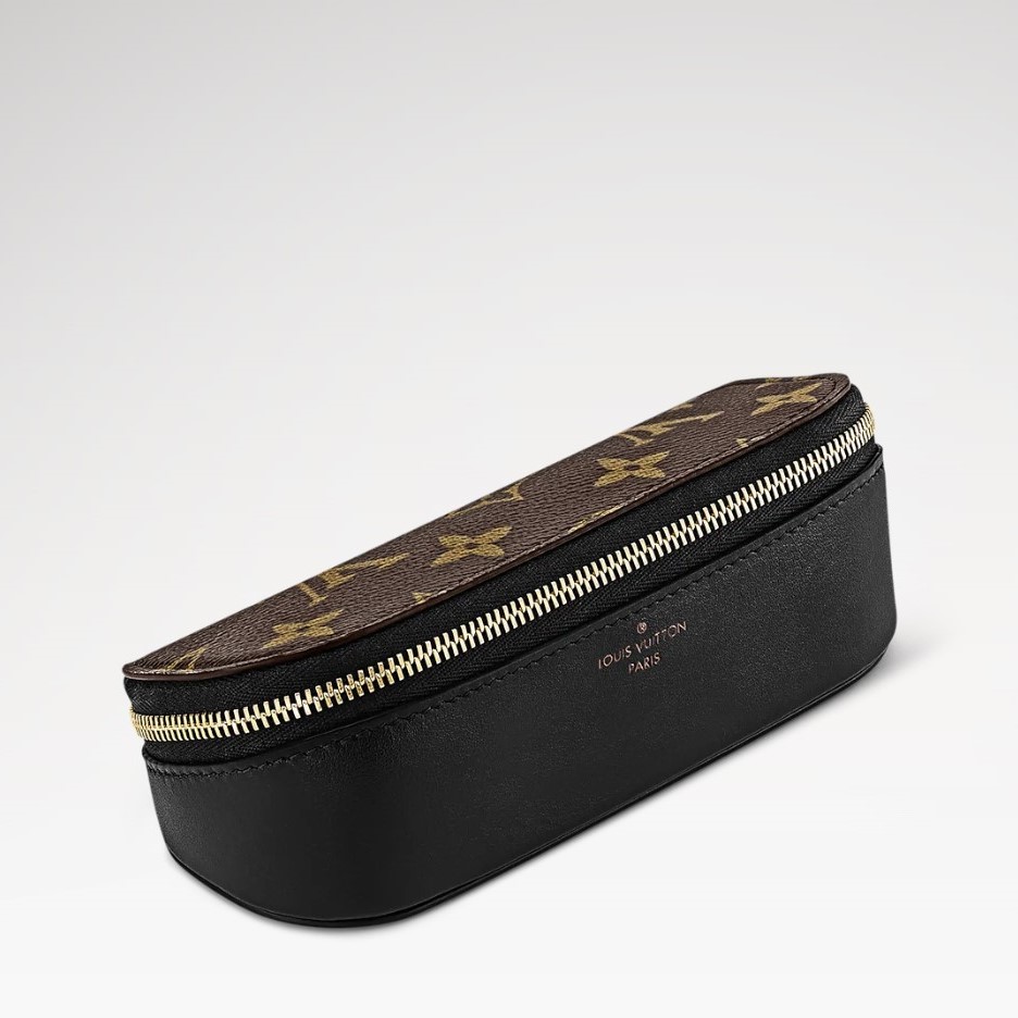 louis-vuitton-sunglasses-pouch-gm-2-1
